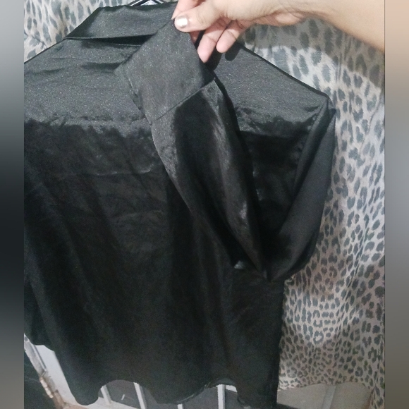 Women Black Silk Buttoned Long Sleeve Shirt - Picture 8 of 8